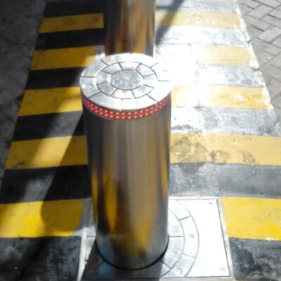 a closer view of mechatronic single bollard