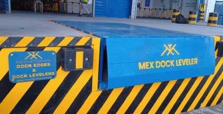 blue heavy duty dock leveler for loading