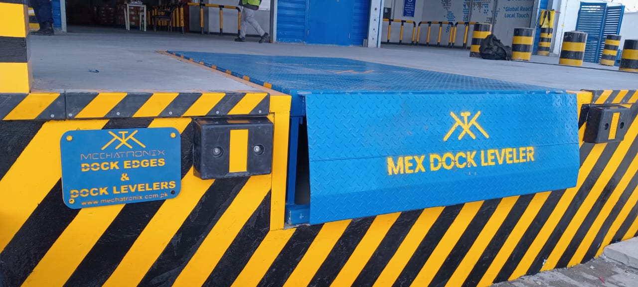 blue heavy duty dock leveler for loading